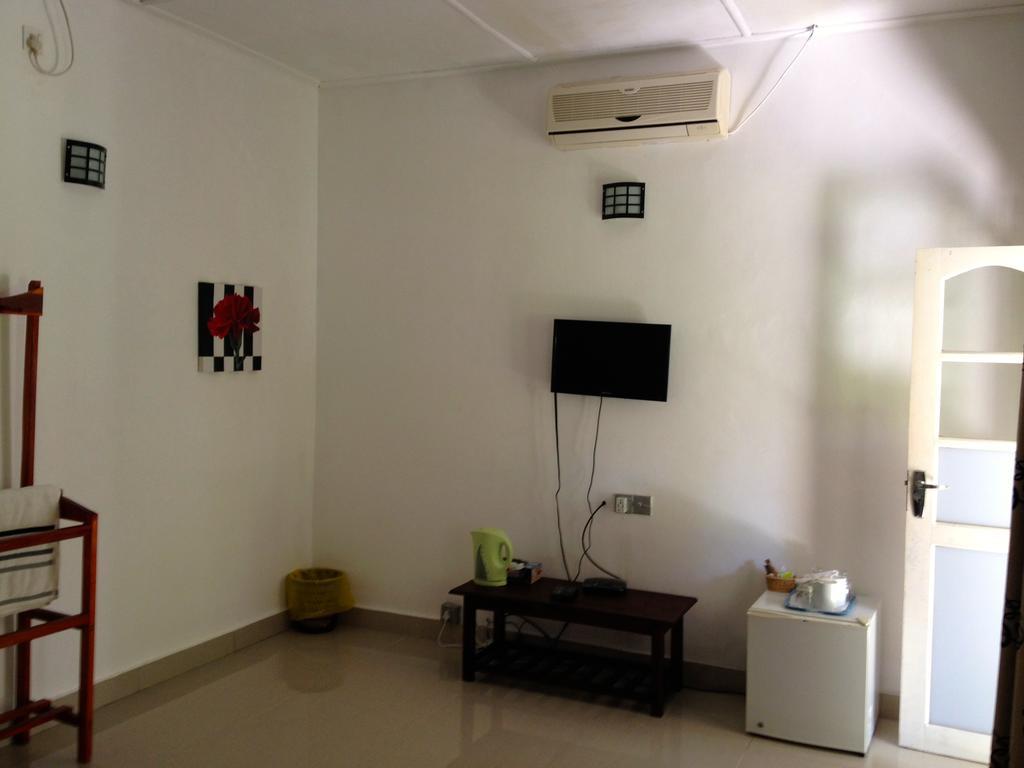 Hotel Fire Dragon Hideaway Negombo Habitación foto