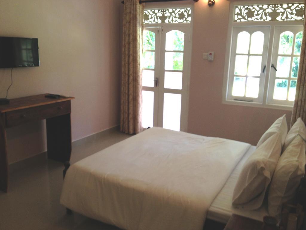 Hotel Fire Dragon Hideaway Negombo Habitación foto